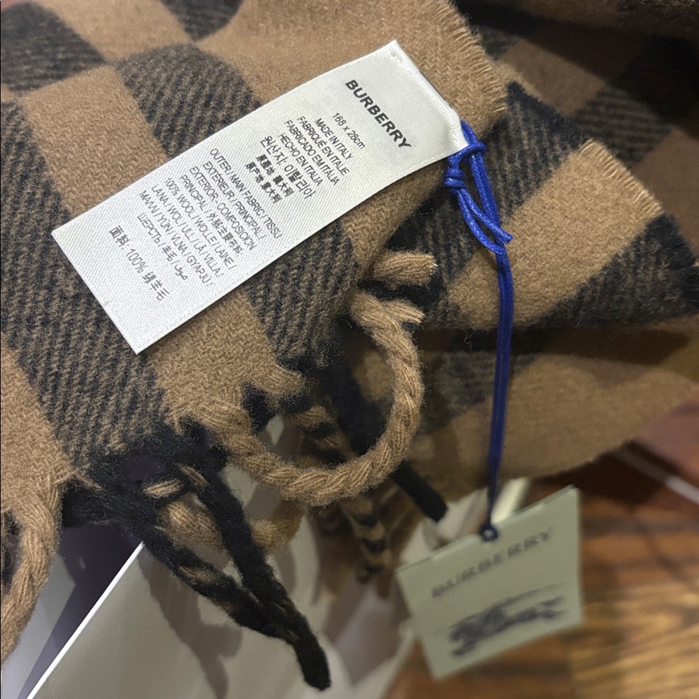 Burberry Brown and Black Wool Scarf NWT - Picture 4 of 5